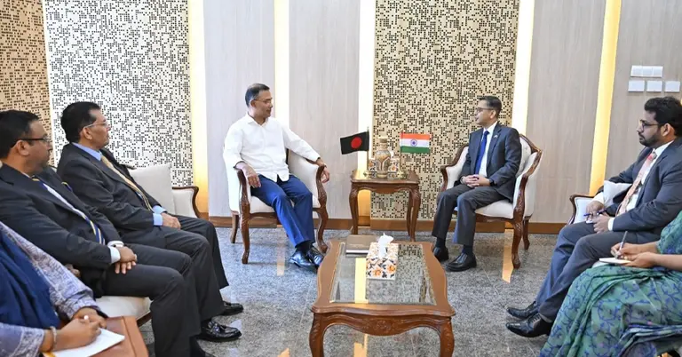 প্রধানমন্ত্রীর সঙ্গে ভারতীয় হাইকমিশনার